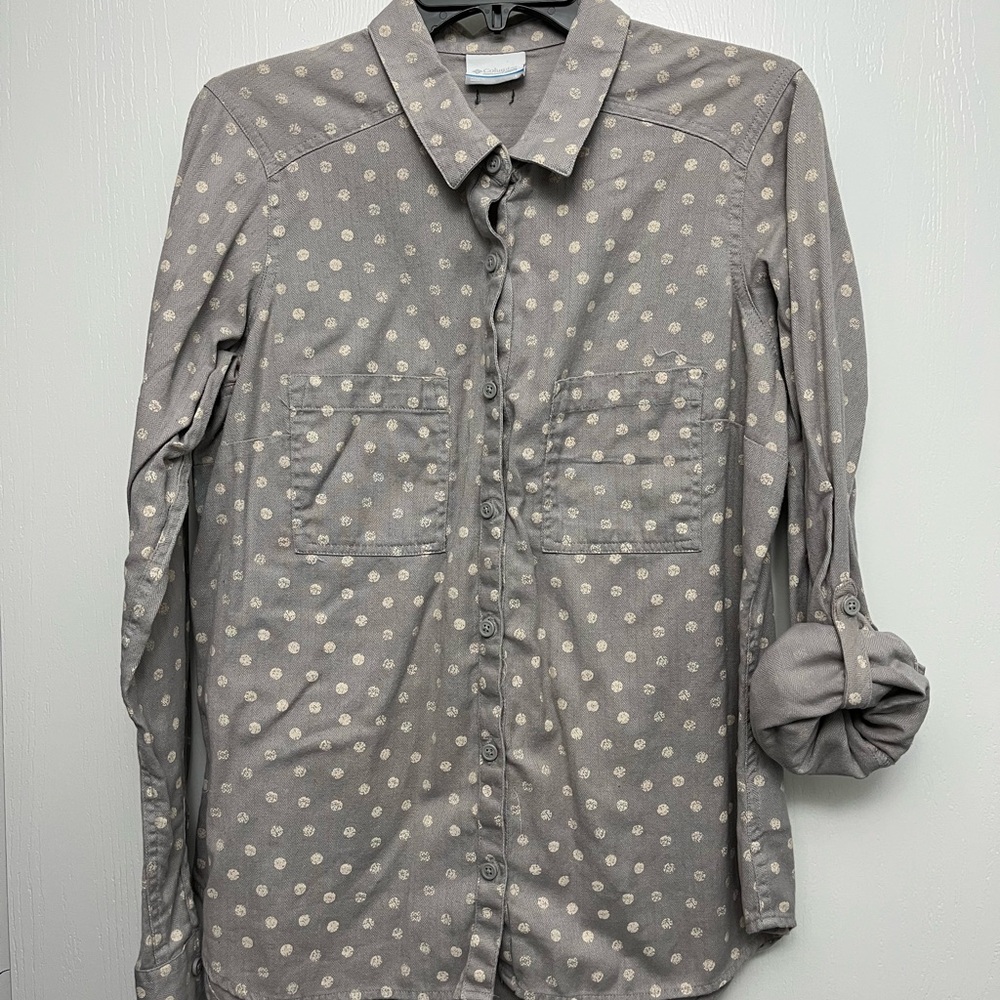 Columbia Gray Button-Up Shirt with Cream Dot Print
